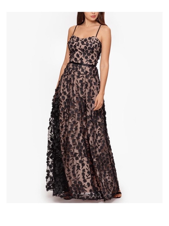 Xscape Dresses & Skirts - Xscape Black Floral Appliqué Spaghetti Strap Maxi Gown